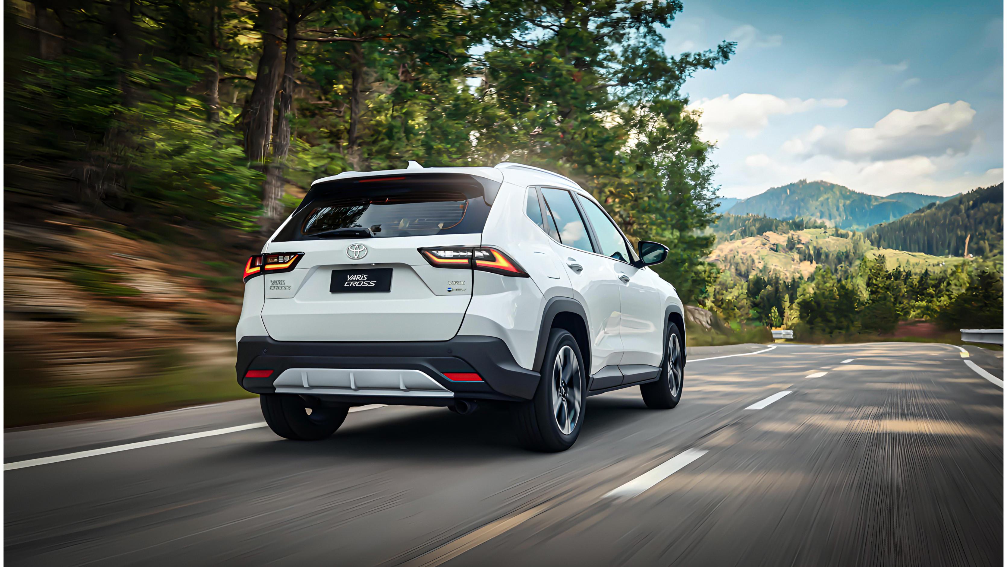 O Toyota Yaris Cross acaba de chegar ao Brasil e já está redefinindo padrões. Com design arrojado, tecnologia de ponta e o título de primeiro híbrido flex full da categoria, ele não veio para competir — veio para liderar. Produzido em Sorocaba (SP), o modelo une desempenho, eficiência e conforto em um pacote que promete conquistar quem busca inovação sem abrir mão de economia e confiabilidade. E mais: com o menor custo de revisão do segmento e até 10 anos de garantia, o Yaris Cross não é apenas um carro — é um investimento inteligente no seu estilo de vida.
